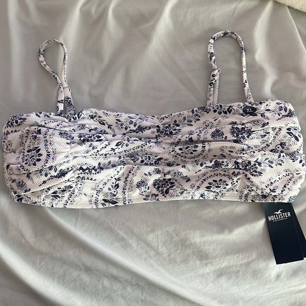 NWT RUCHED BIKINI TOP
